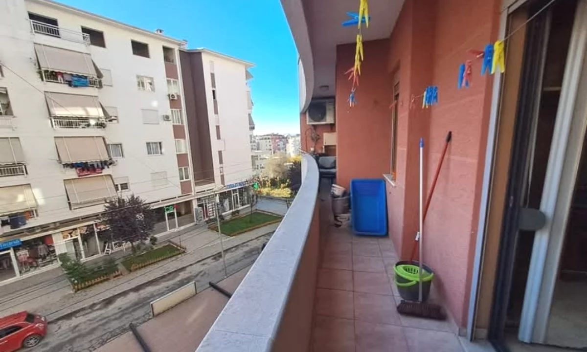 Shtepi me qera Apartament ne Tirane, 2+1, Mobilimi E mobiluar, Pagesa 400  Euro.