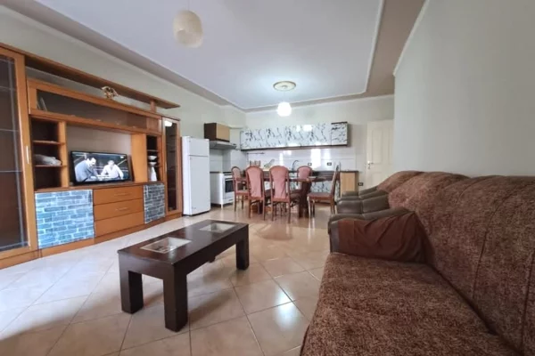 Shtepi me qera Apartament ne Tirane, 2+1, Mobilimi E mobiluar, Pagesa 400  Euro.