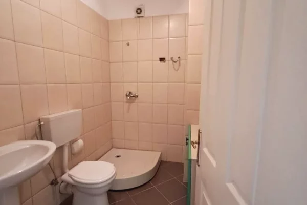 Shtepi me qera Apartament ne Tirane, 2+1, Mobilimi E mobiluar, Pagesa 400  Euro.