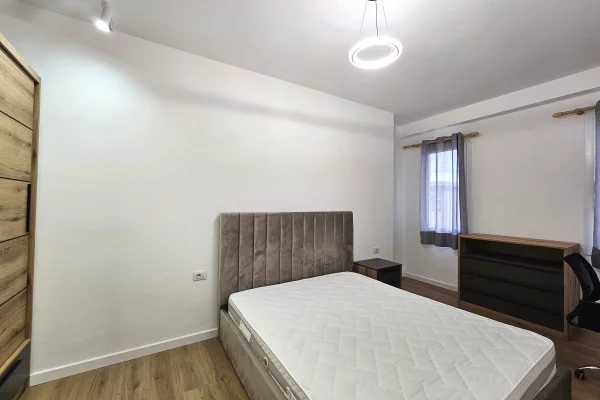 Shtepi me qera Apartament ne Tirane, 3+1, Mobilimi E mobiluar, Pagesa 650  Euro.