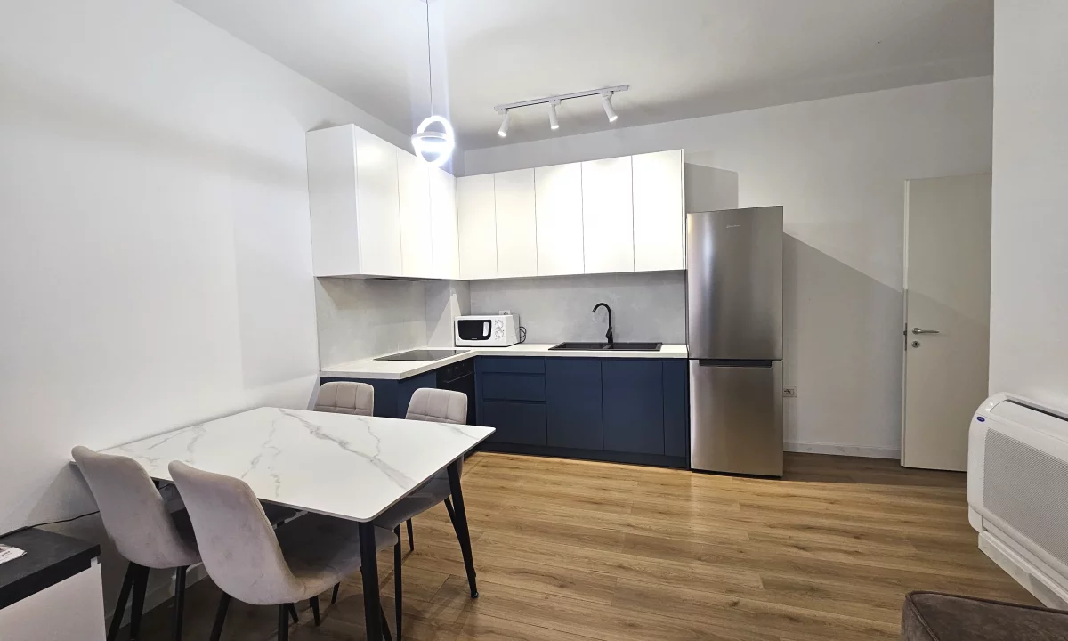 Shtepi me qera Apartament ne Tirane, 3+1, Mobilimi E mobiluar, Pagesa 650  Euro.