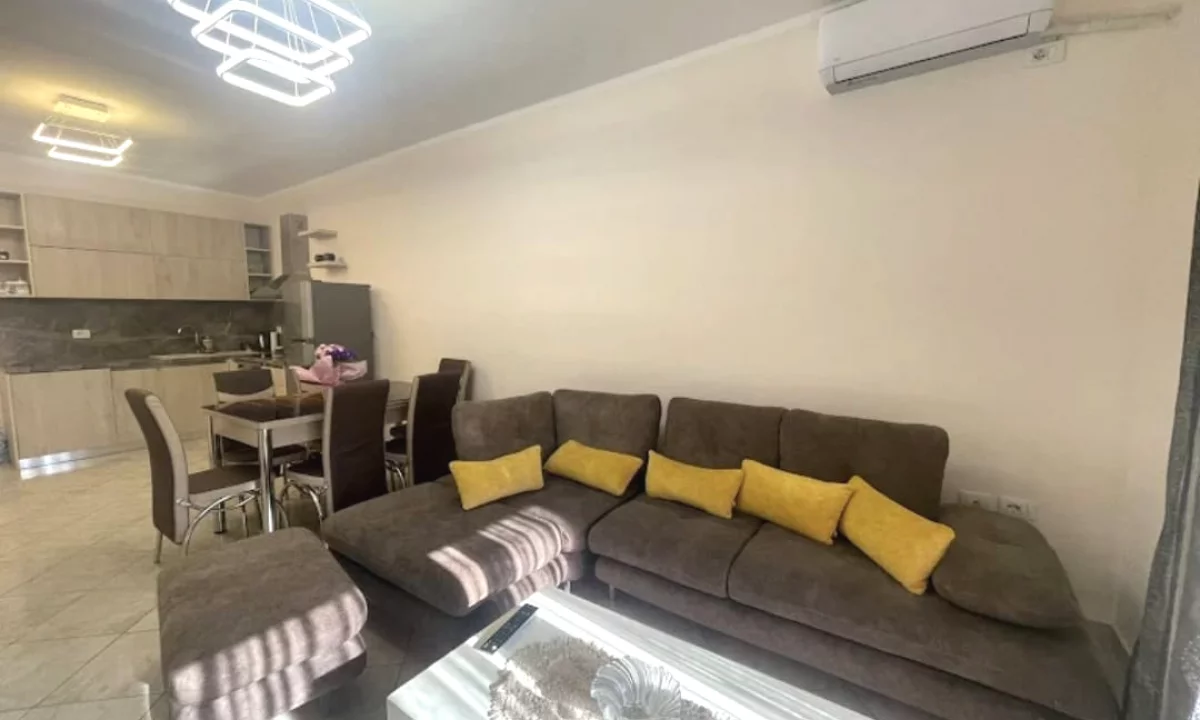 Shtepi me qera Apartament ne Tirane, 2+1, Mobilimi E mobiluar, Pagesa 700  Euro.