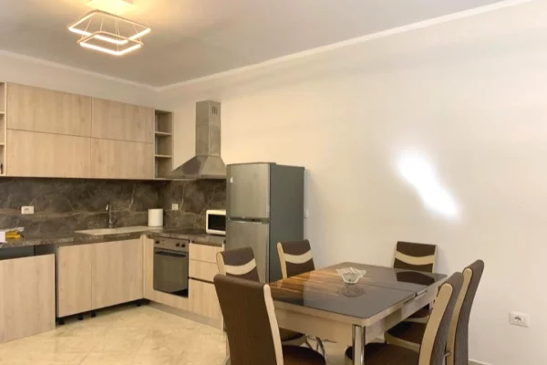 Shtepi me qera Apartament ne Tirane, 2+1, Mobilimi E mobiluar, Pagesa 700  Euro.