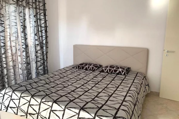 Shtepi me qera Apartament ne Tirane, 2+1, Mobilimi E mobiluar, Pagesa 700  Euro.