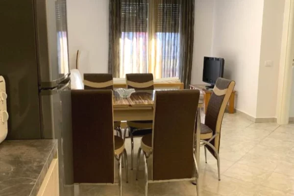 Shtepi me qera Apartament ne Tirane, 2+1, Mobilimi E mobiluar, Pagesa 700  Euro.