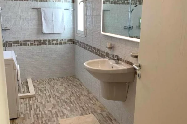 Shtepi me qera Apartament ne Tirane, 2+1, Mobilimi E mobiluar, Pagesa 700  Euro.