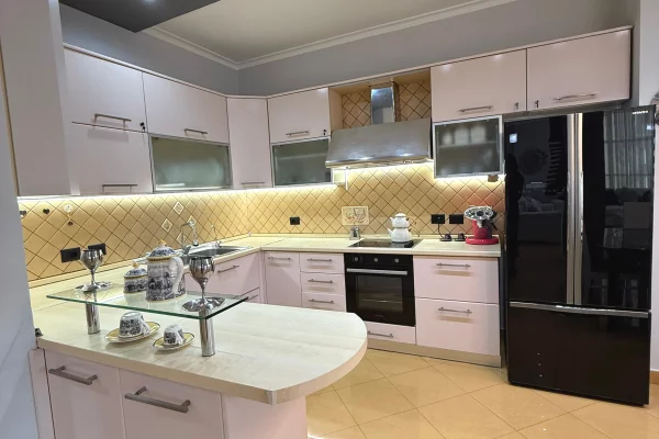 Shtepi me qera Shtepi Private ne Tirane, 2+1, Mobilimi E mobiluar, Pagesa 1,500  Euro.