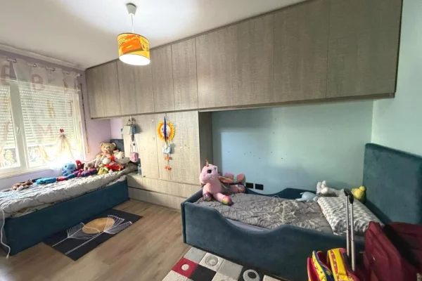 Shtepi ne shitje Apartament ne Tirane, 2+1, Mobilimi E mobiluar, Pagesa 335,000  Euro.