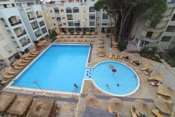 Shtepi ne shitje Apartament ne Durres, Garsoniere, Mobilimi E mobiluar, Pagesa 50,000  Euro.