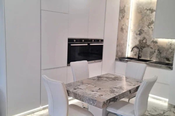 Shtepi me qera Apartament ne Tirane, 1+1, Mobilimi E mobiluar, Pagesa 1,200  Euro.