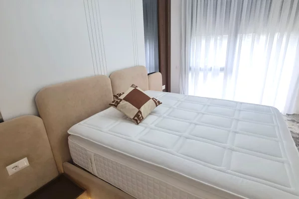 Shtepi me qera Apartament ne Tirane, 1+1, Mobilimi E mobiluar, Pagesa 1,200  Euro.