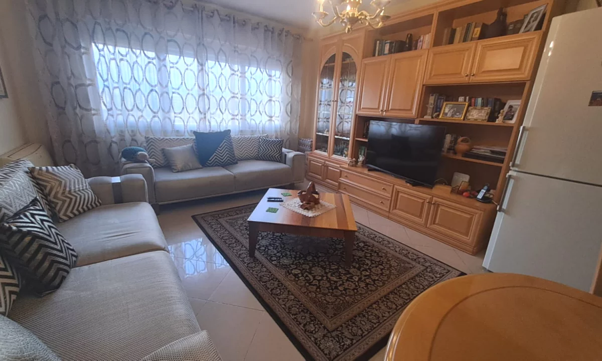 Shtepi ne shitje Apartament ne Tirane, 1+1, Mobilimi E mobiluar, Pagesa 215,000  Euro.