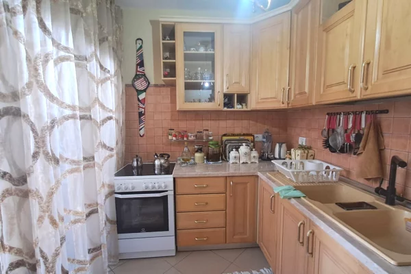 Shtepi ne shitje Apartament ne Tirane, 1+1, Mobilimi E mobiluar, Pagesa 215,000  Euro.