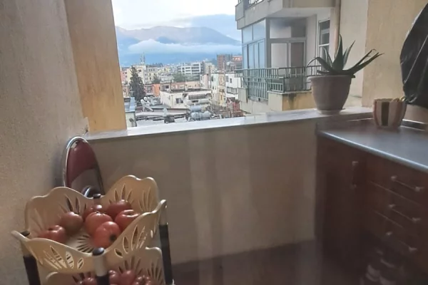 Shtepi ne shitje Apartament ne Tirane, 1+1, Mobilimi E mobiluar, Pagesa 215,000  Euro.