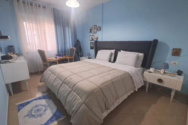 Shtepi ne shitje Apartament ne Tirane, 1+1, Mobilimi E mobiluar, Pagesa 215,000  Euro.