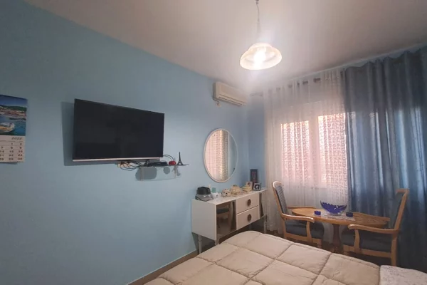 Shtepi ne shitje Apartament ne Tirane, 1+1, Mobilimi E mobiluar, Pagesa 215,000  Euro.