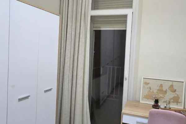 Shtepi me qera Apartament ne Tirane, 2+1, Mobilimi E mobiluar, Pagesa 900  Euro.