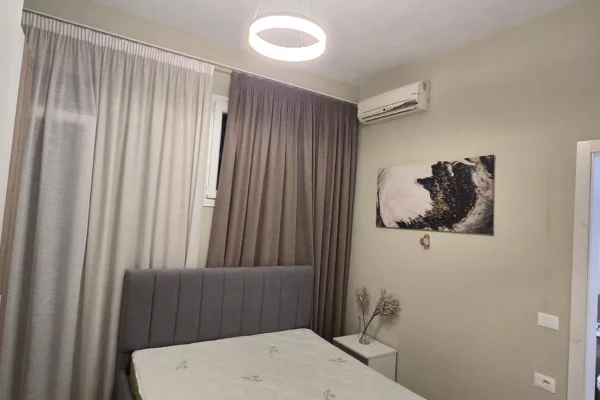 Shtepi me qera Apartament ne Tirane, 2+1, Mobilimi E mobiluar, Pagesa 900  Euro.