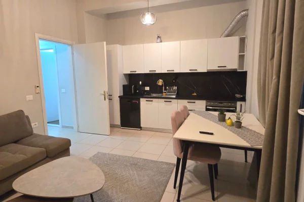 Shtepi me qera Apartament ne Tirane, 2+1, Mobilimi E mobiluar, Pagesa 900  Euro.