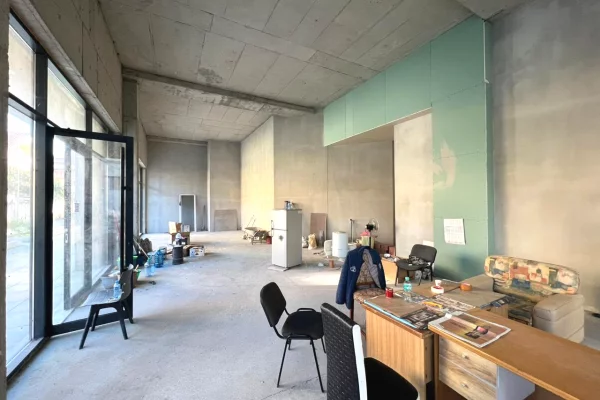 Ambient biznesi shitje/qira - Shkolla e kuqe