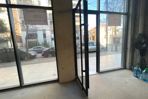 Ambient biznesi shitje/qira - Shkolla e kuqe