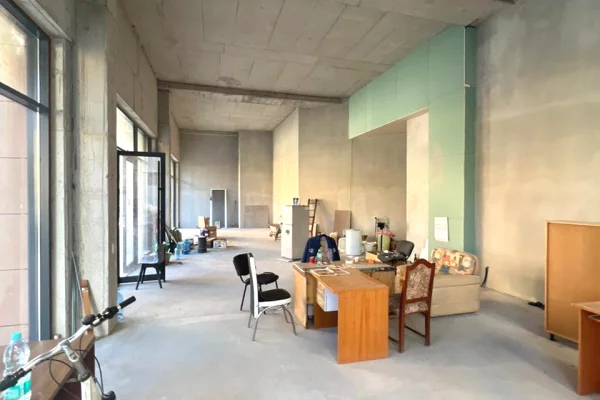 Ambient biznesi shitje/qira - Shkolla e kuqe