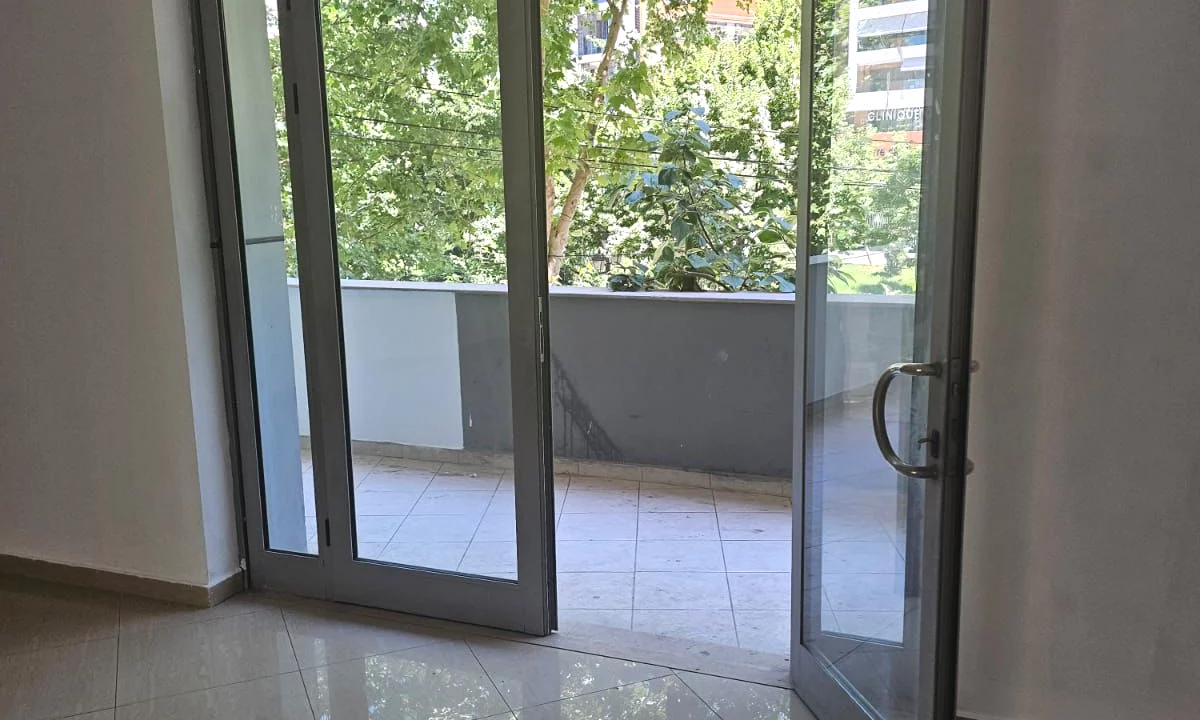 Ambient biznesi 100 m2 - Buze Unazes 