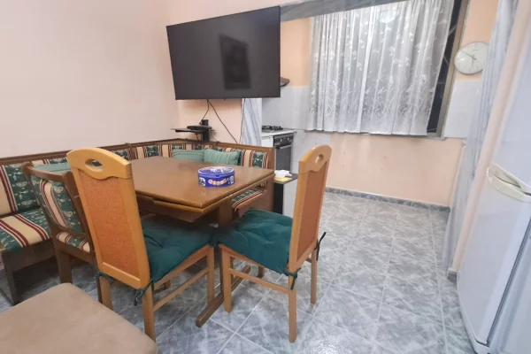 Shtepi me qera Apartament ne Tirane, 2+1, Mobilimi E mobiluar, Pagesa 550  Euro.