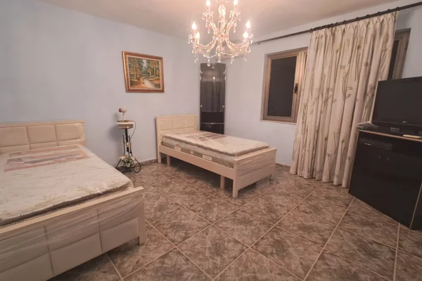 Shtepi me qera Apartament ne Tirane, 2+1, Mobilimi E mobiluar, Pagesa 550  Euro.