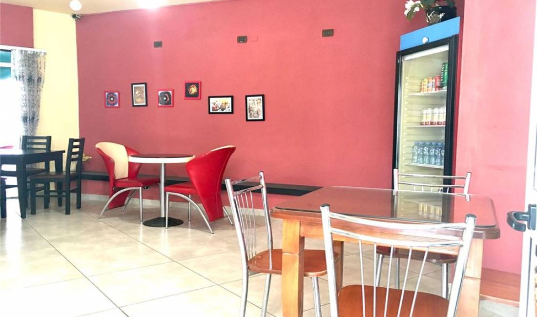 Shitet ambient komercial tek Rruga e Durresit!