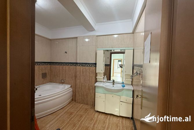 Jepet zyre me qira ne Bllok