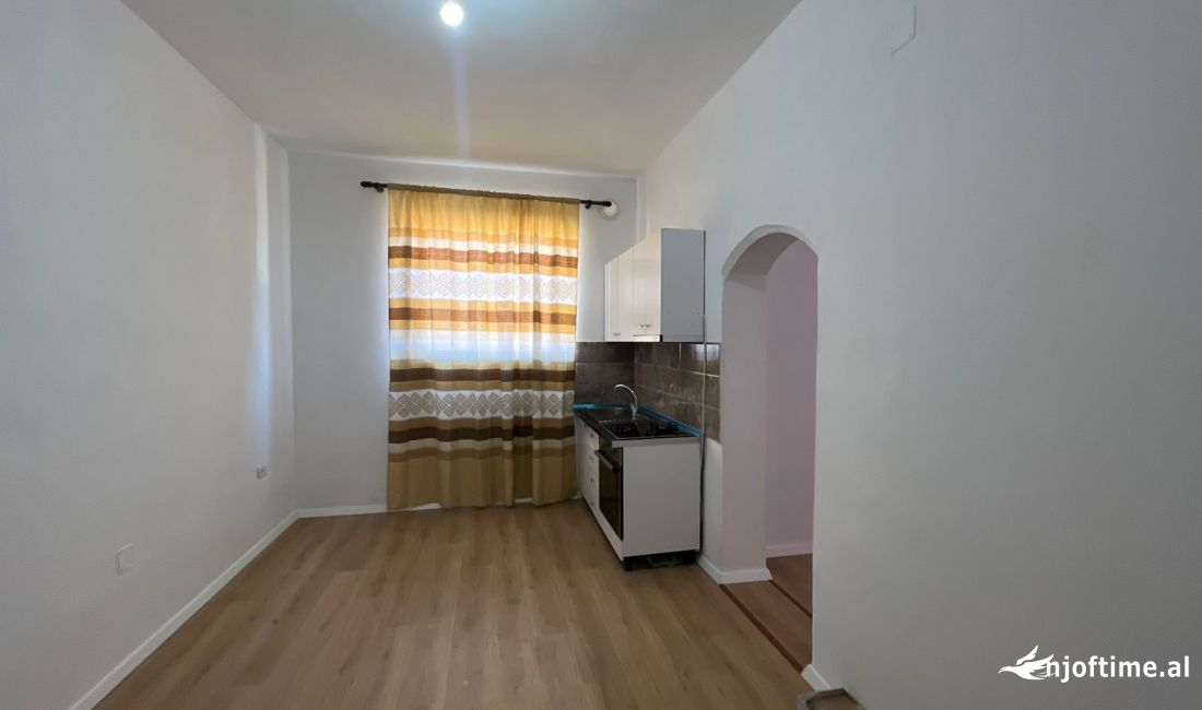 Appartamento in vendita a Koriza 1+1, Vuoto