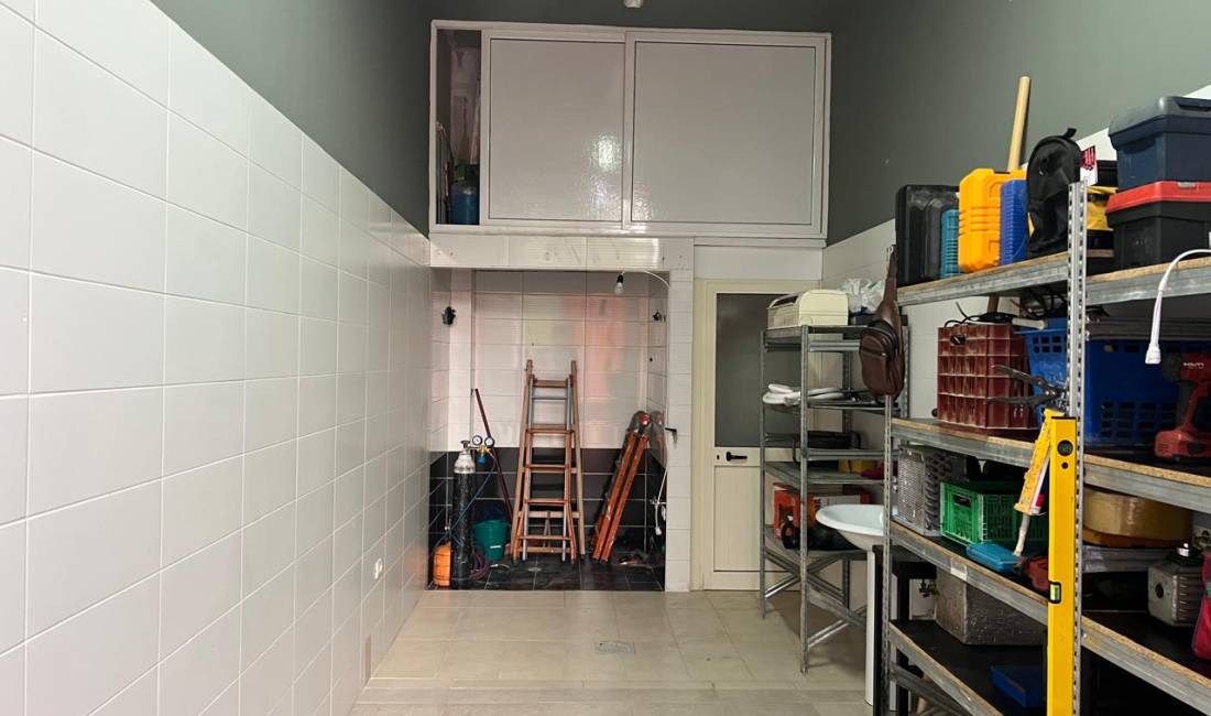 Shitet dyqan me sip bruto 32 m2 te 2Palmat Astir. Cmimi 85000 euro 