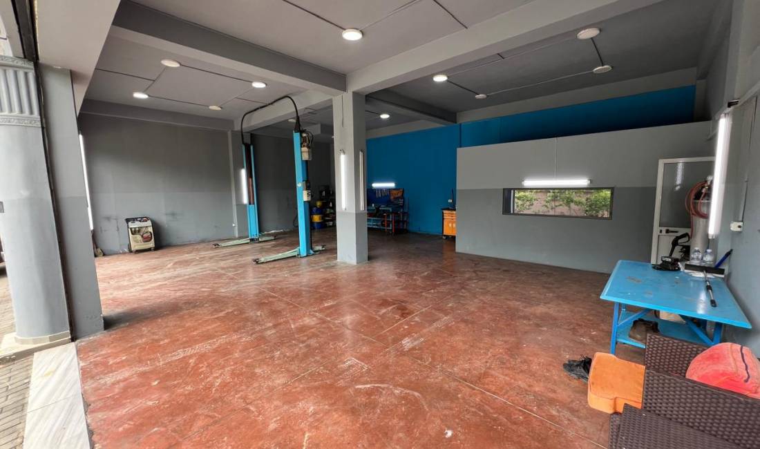 , servis makinash me qera, 160 m2, rruga Hamdi Sina