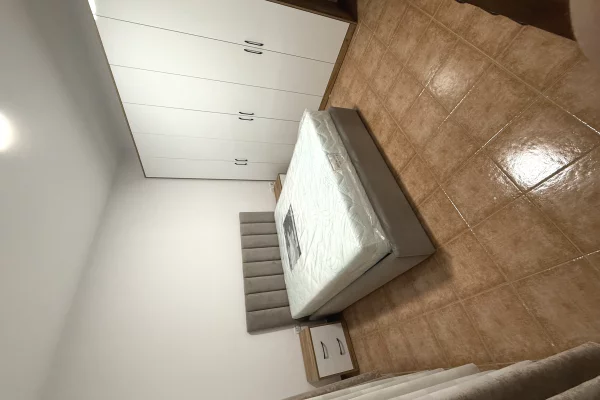 Shtepi me qera Duplex(shtepi me 2 kate) ne Tirane, 1+1, Mobilimi E mobiluar, Pagesa 50,000  Leke.