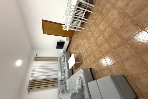 Shtepi me qera Duplex(shtepi me 2 kate) ne Tirane, 1+1, Mobilimi E mobiluar, Pagesa 50,000  Leke.