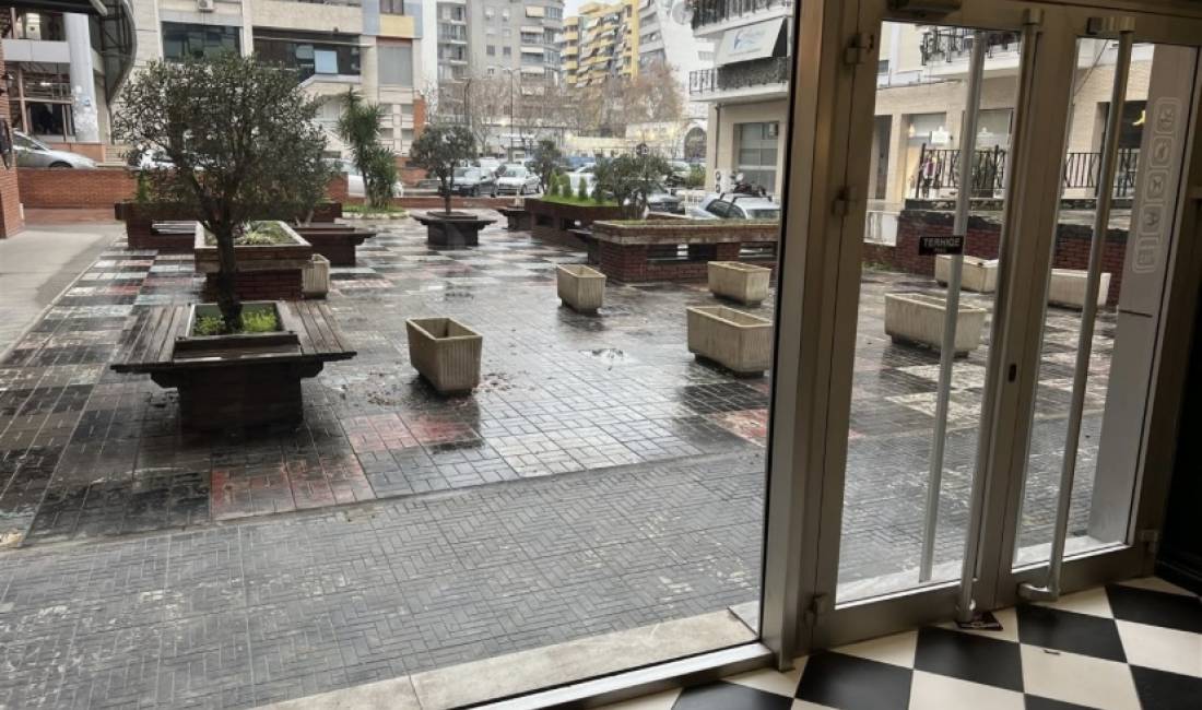 Ambjent komercal me qera te delijorgji 