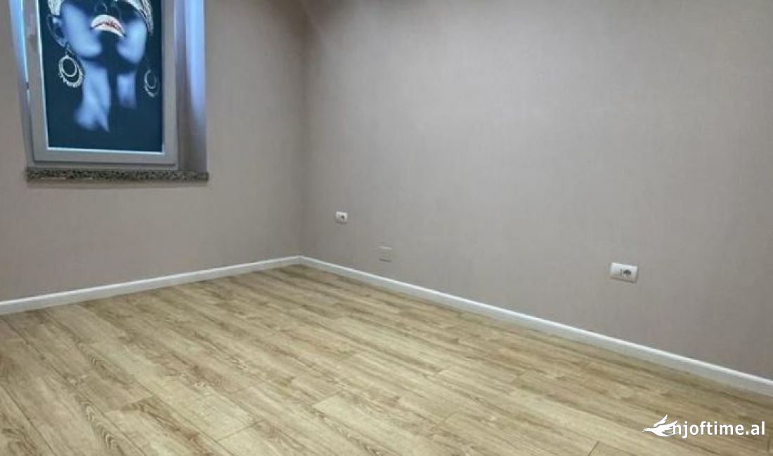 Jepet me Qira Ambient Biznesi tek Rruga e Kavajes | 133m2, 1200 Euro 