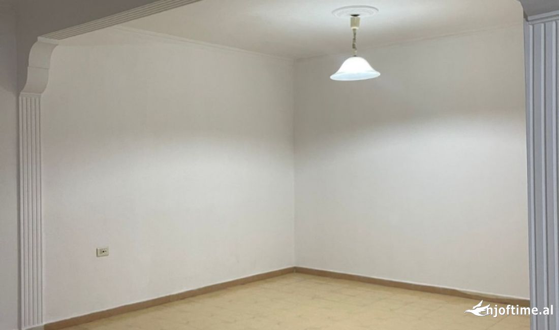 Shtepi ne shitje Apartament ne Tirane, 3+1, Mobilimi Bosh, pa mobiluar, Pagesa 148,000  Euro.