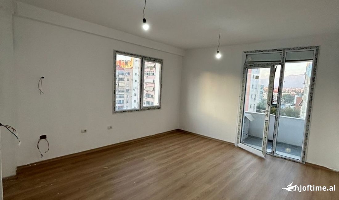 Shtepi ne shitje Apartament ne Tirane, 2+1, Mobilimi Bosh, pa mobiluar, Pagesa 128,000  Euro.