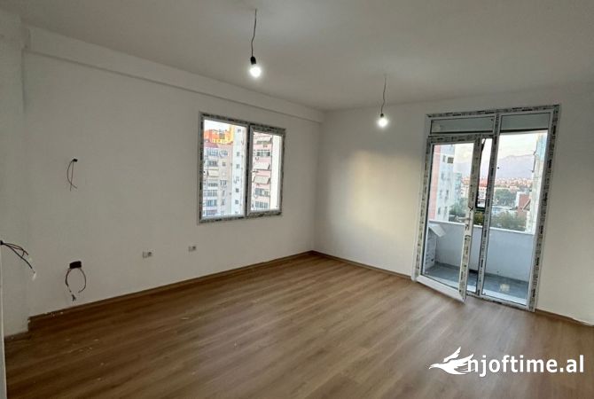 Apartament 2+1 Për Shitje tek Ish Fusha e Aviacionit - 128,000€
