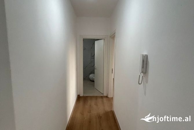 Shtepi ne shitje Apartament ne Tirane, 2+1, Mobilimi Bosh, pa mobiluar, Pagesa 128,000  Euro.