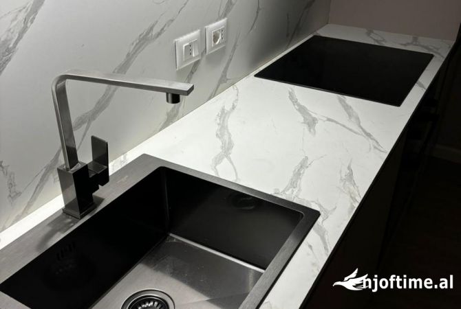 Ambiente Commerciale in Affitto 3+1 a Tirana - 700 Euro