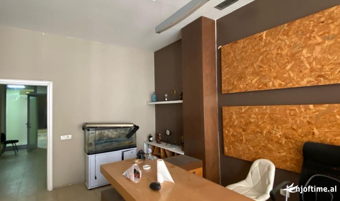 AMBJENT BIZNESI/ ZYRE ME QIRA TE RRUGA E KAVAJES | 600Euro