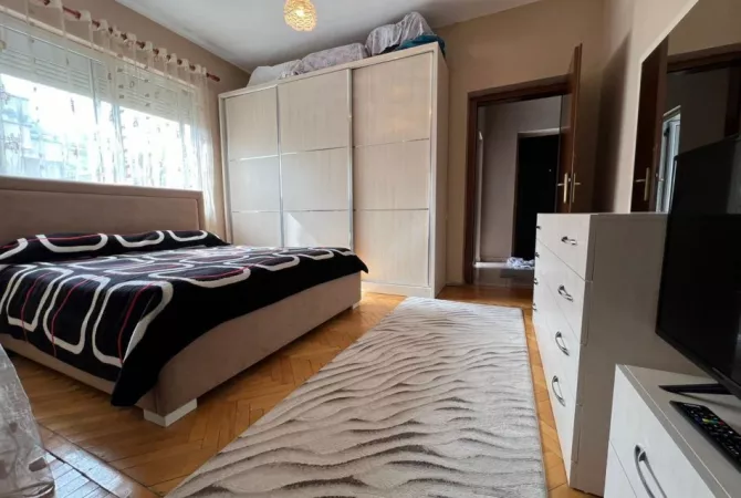 Shtepi ne shitje Apartament ne Tirane, 1+1, Mobilimi E mobiluar, Pagesa 89,000  Euro.