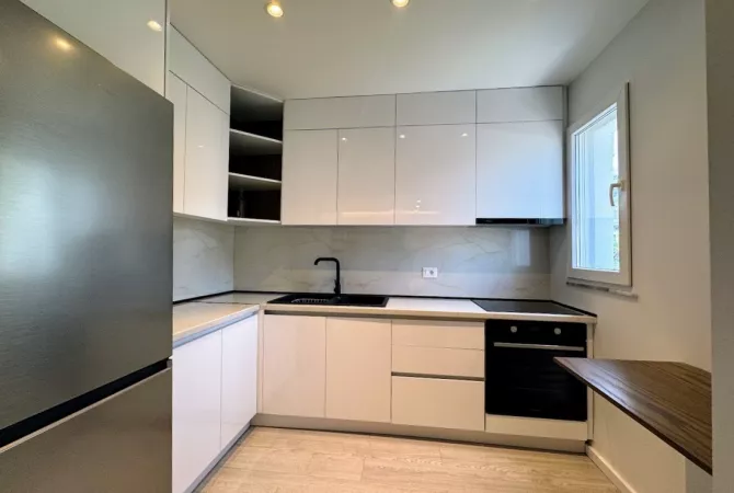 Shtepi ne shitje Apartament ne Tirane, 1+1, Mobilimi E mobiluar, Pagesa 89,000  Euro.
