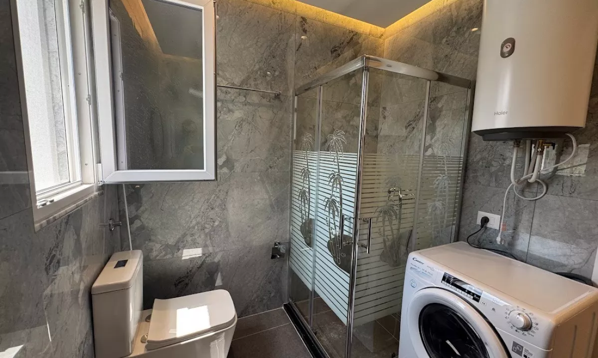 Shtepi ne shitje Apartament ne Tirane, 1+1, Mobilimi E mobiluar, Pagesa 89,000  Euro.