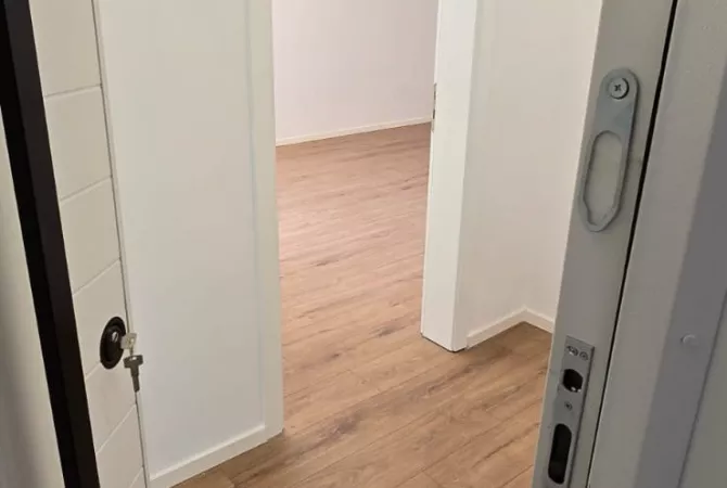 Shtepi ne shitje Apartament ne Tirane, 1+1, Mobilimi Bosh, pa mobiluar, Pagesa 110,000  Euro.