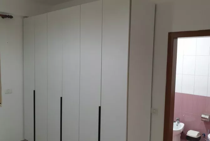 Shtepi me qera Apartament ne Tirane, 2+1, Mobilimi E mobiluar, Pagesa 450  Euro.