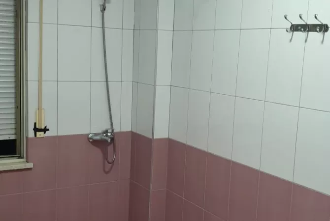 Shtepi me qera Apartament ne Tirane, 2+1, Mobilimi E mobiluar, Pagesa 45,000  Leke.